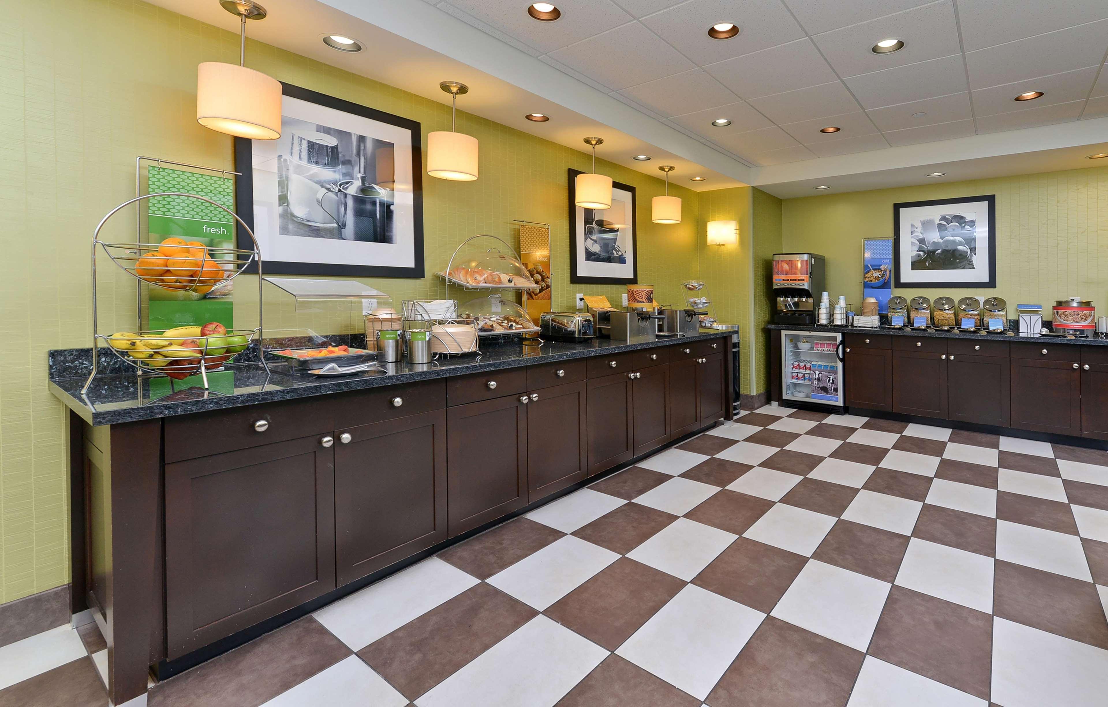 Hampton Inn Iowa City/University Area מראה חיצוני תמונה